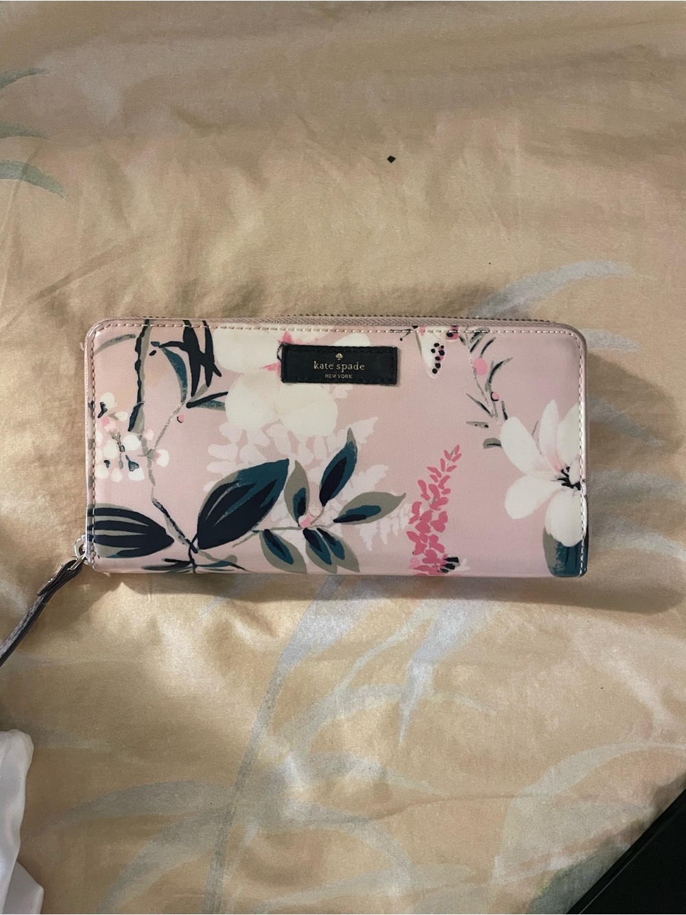 Kate Spade Daycation Botanical Neda zip-around wallet - NWOT